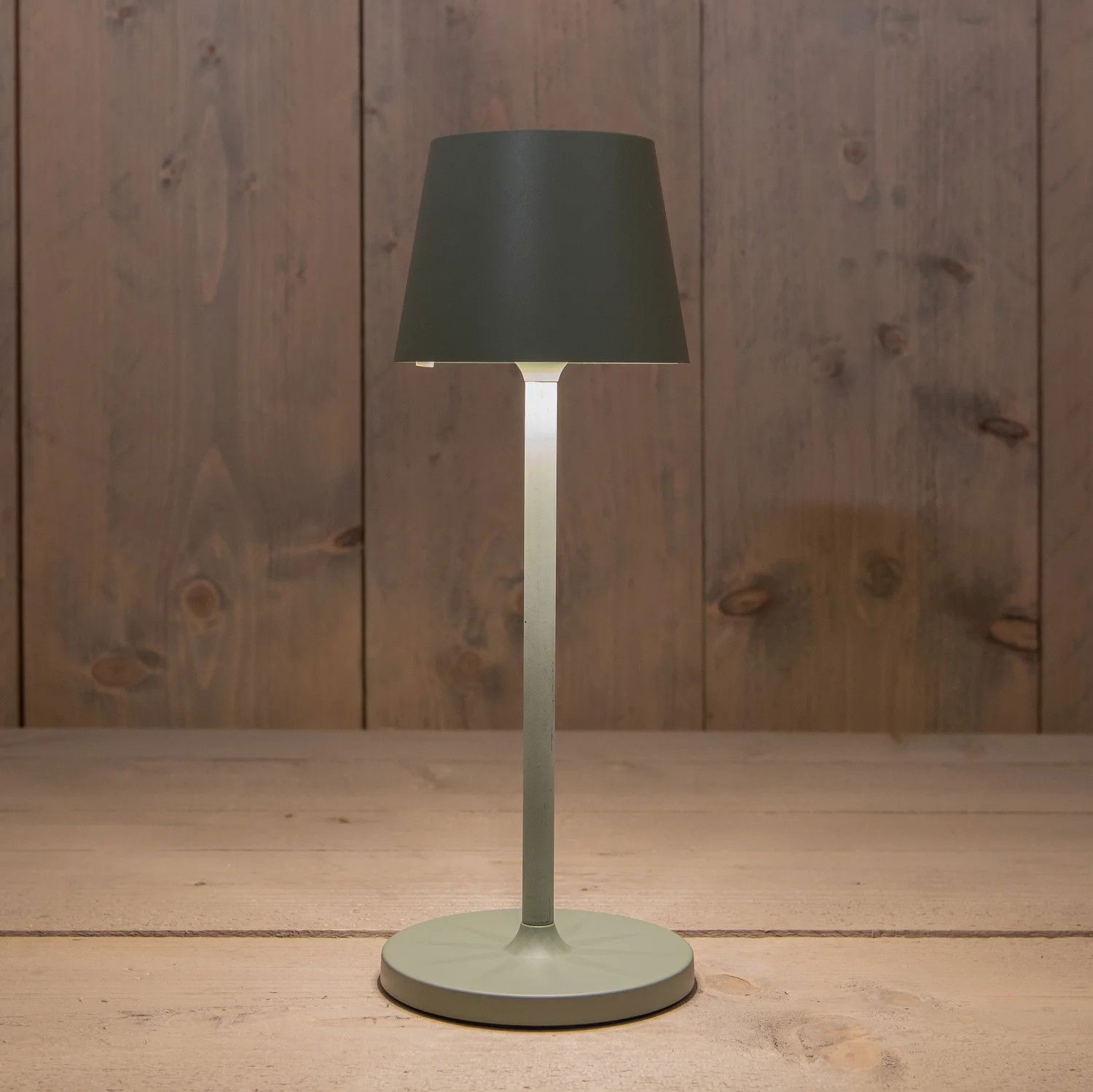 https://cdn.warentuin.nl/media/catalog/product/S/C/SCAN8713619439414_01_solar_tafellamp_31x11_cm_olijf_annas_collection_2ed9.jpg