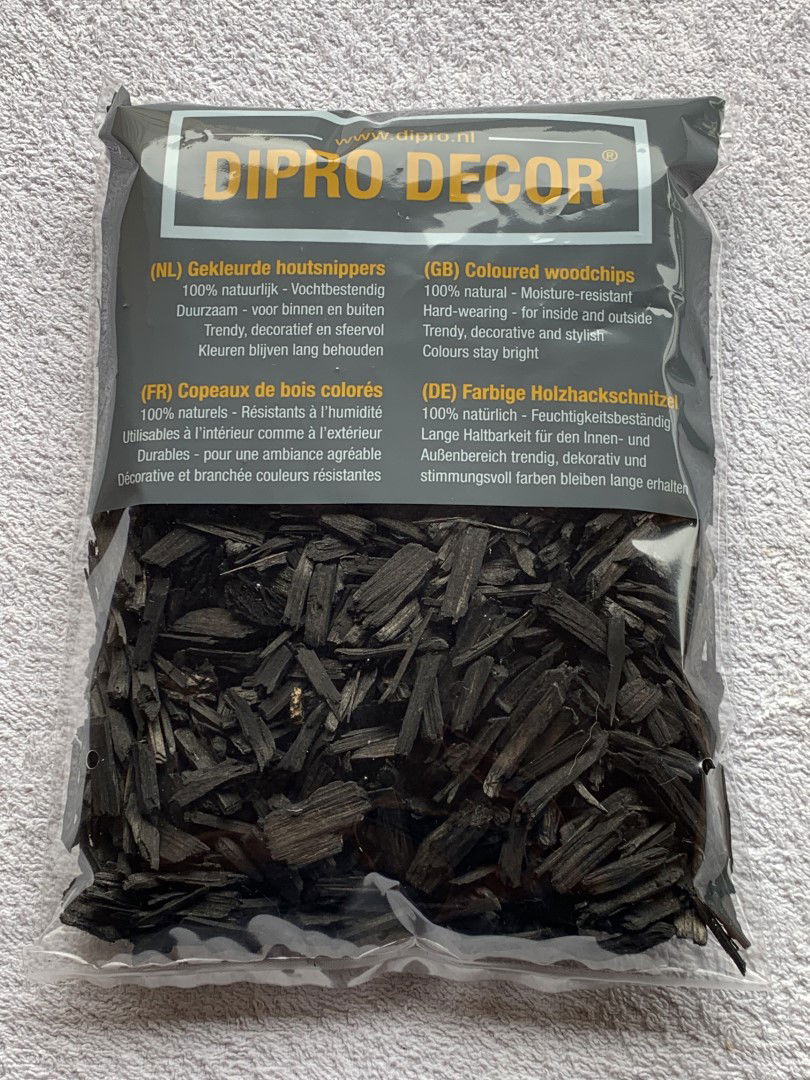 https://cdn.warentuin.nl/media/catalog/product/S/C/SCAN8716288000084_1_hackschnitzel_1_l_schwarzes_dipro_6c4d.JPG