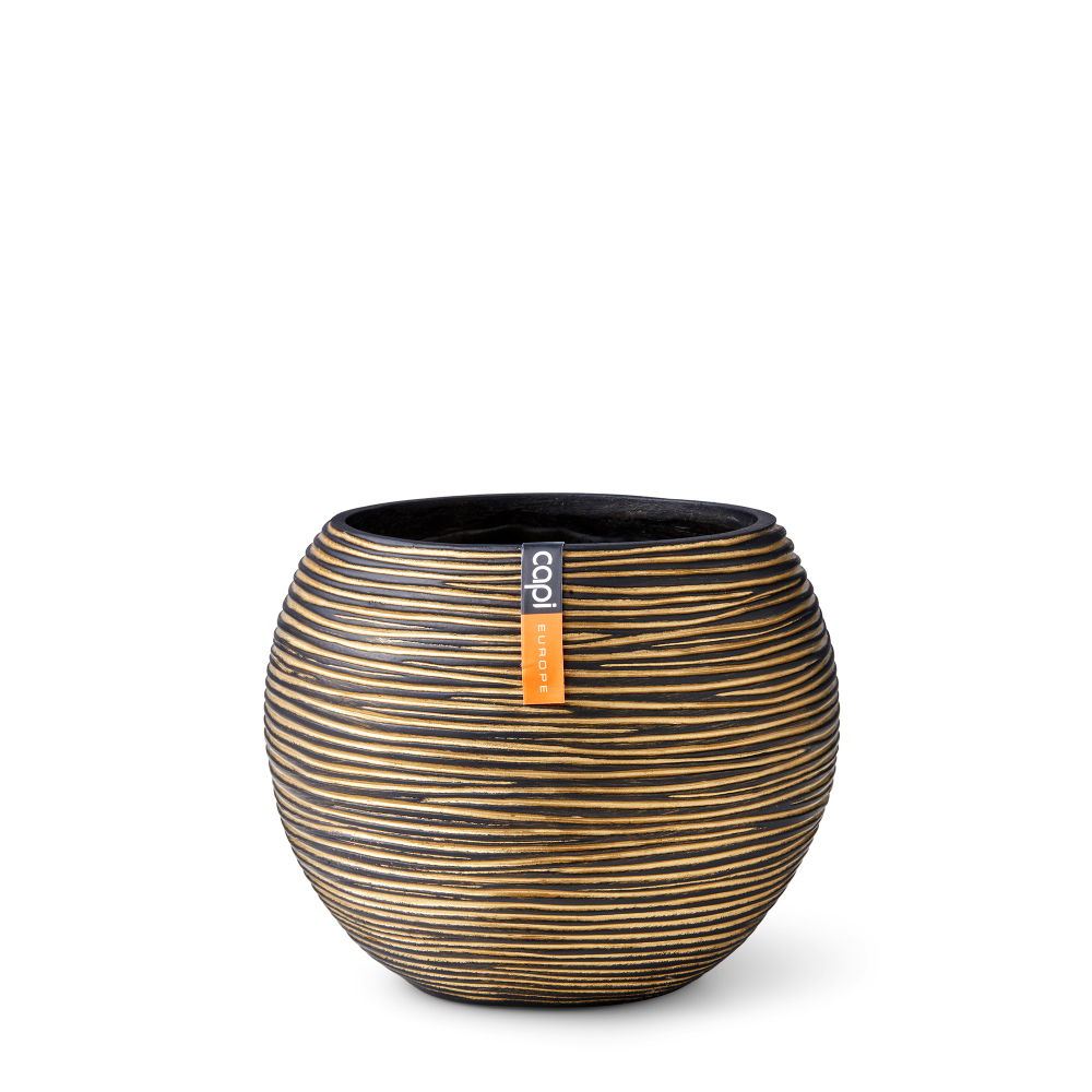 https://cdn.warentuin.nl/media/catalog/product/S/C/SCAN8716443100048_capi_europe_plantenpot_vaas_bol_rib_18x15_zwart_goud_bloempot_6983.jpg