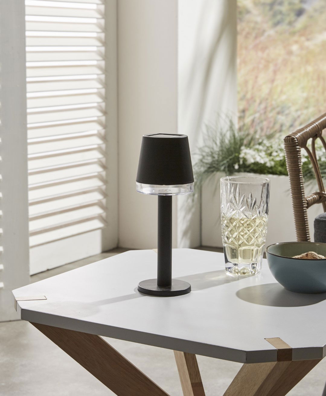 https://cdn.warentuin.nl/media/catalog/product/S/C/SCAN8719099201862_01_luxform_lighting_tuinlamp_solar_cala_d_or_tafellamp_24x_pd_42ec.jpg