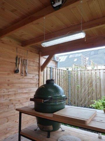 https://cdn.warentuin.nl/media/catalog/product/S/C/SCAN8719099241073_02_Solar_Beveiligingslamp_Mendoza_Luxform_Lighting_609c.jpg