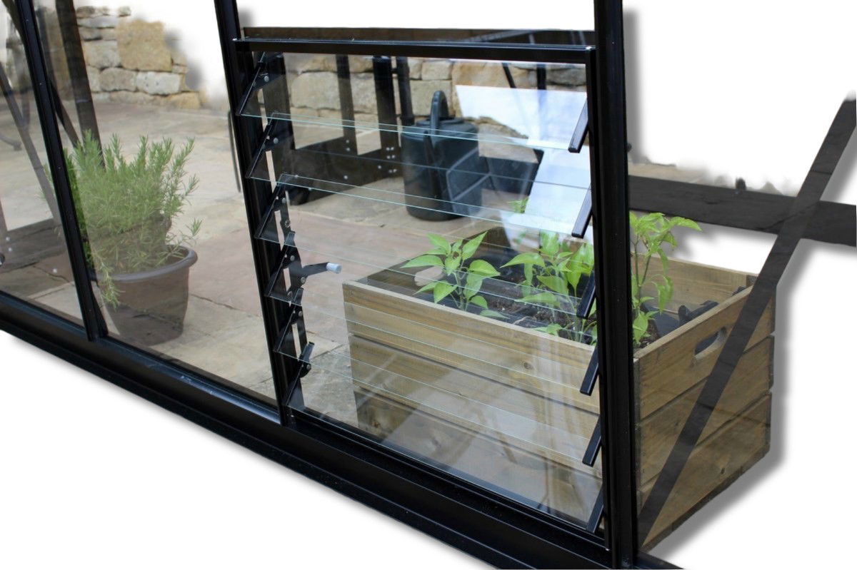 https://cdn.warentuin.nl/media/catalog/product/S/C/SCAN8719214380007_01_tuinkas_louvreraam_6l_veiligheidsglas_zwart_eden_jpg_233d.jpg