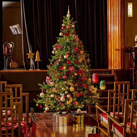 Everlands Grandis Fir Kunstkerstboom | 150 cm | 250 LED | 1038 Takken