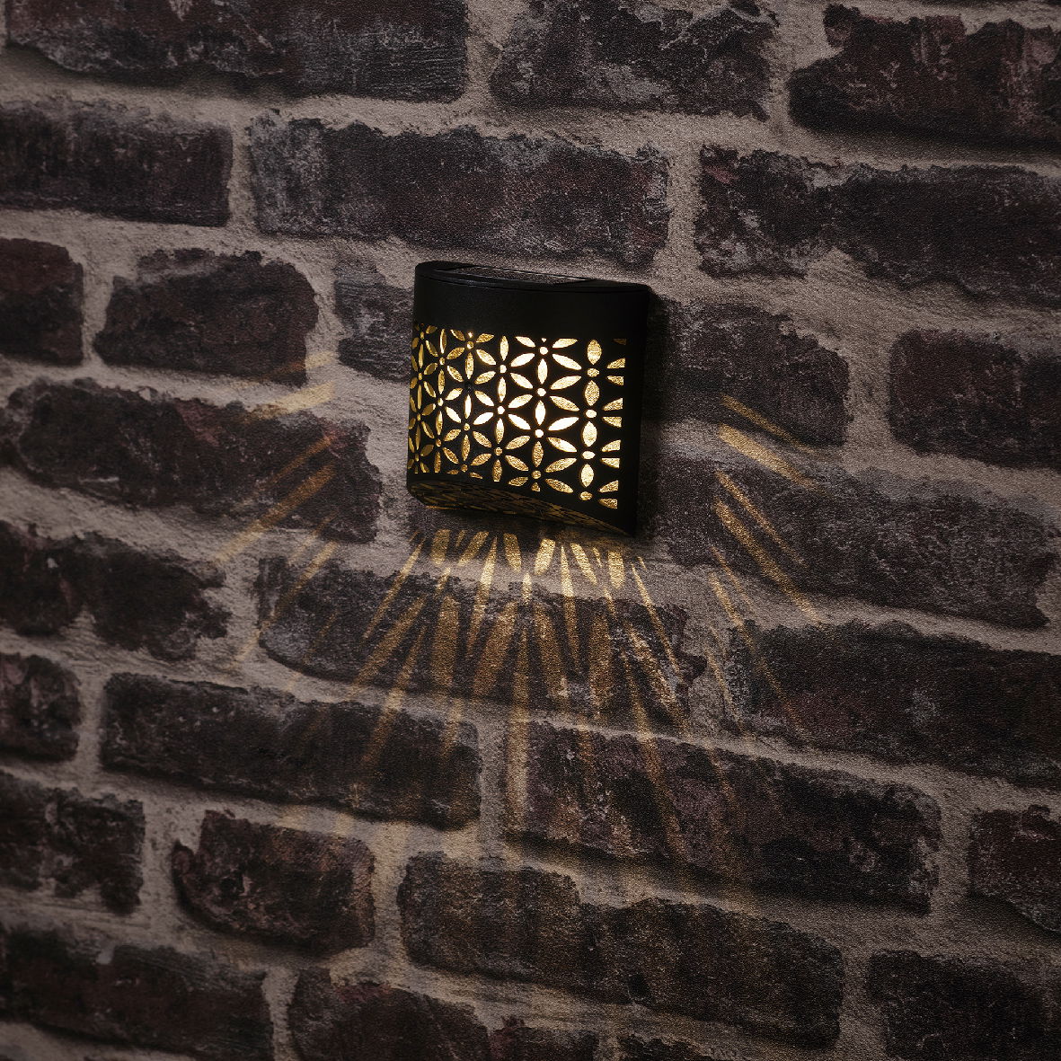https://cdn.warentuin.nl/media/catalog/product/S/C/SCAN8720194439777_01_solar_wandlamp_l5b11h11_cm_zwart_2st_lumineo_7dd5.jpg