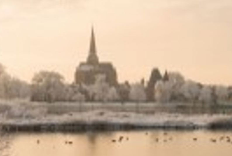https://cdn.warentuin.nl/media/catalog/product/S/C/SCAN8720966704997_01_tuinschilderij_ijssel_winter_70x50_customize_it_0bd5.jpg