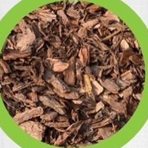 https://cdn.warentuin.nl/media/catalog/product/T/H/THEM2145566440045_01_warentuineen_vierdemix_gewone_bodembedekker_boomschors_60__b663.jpg