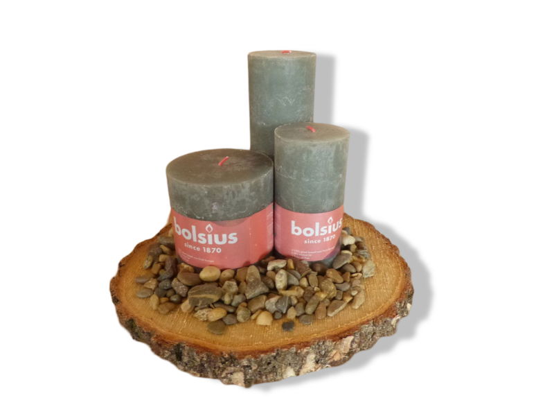 https://cdn.warentuin.nl/media/catalog/product/T/H/THEM4146516130177_01_warentuin_mix_kaarsen_set_bolsius_3_stuk_gri_83a7.jpg