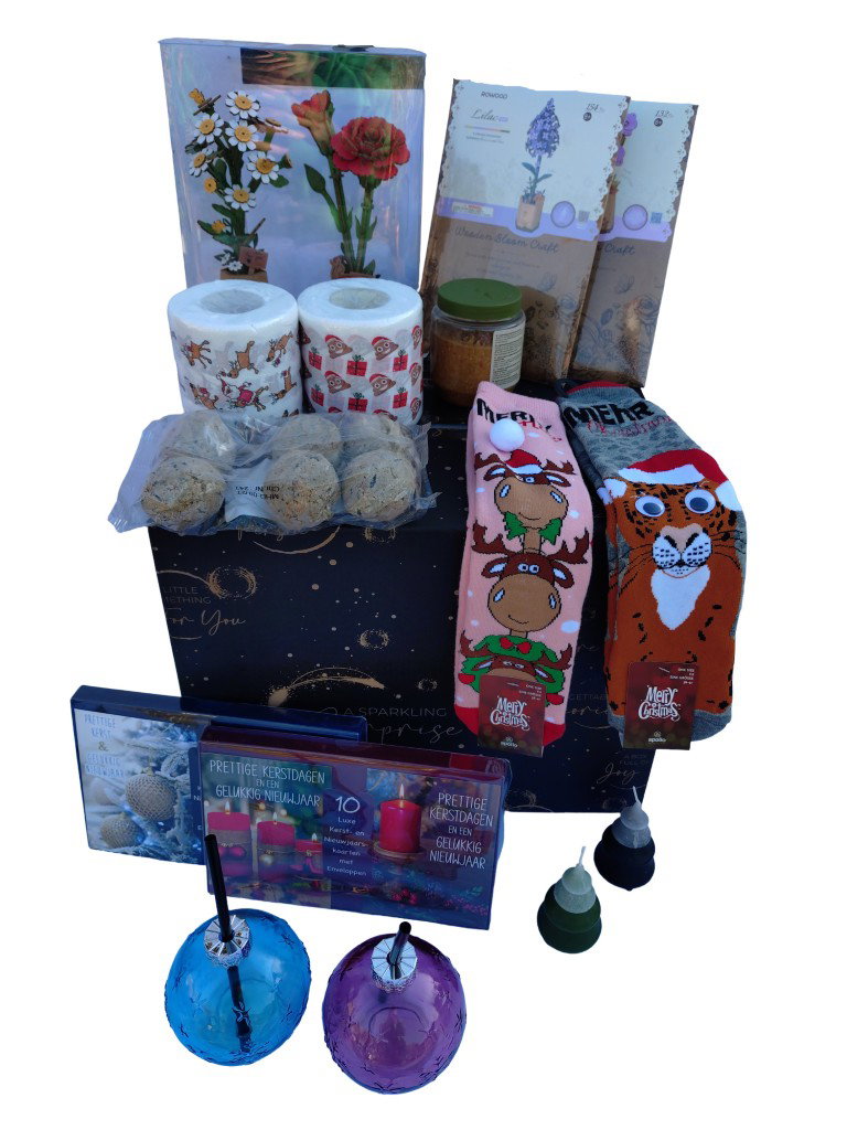 https://cdn.warentuin.nl/media/catalog/product/T/H/THEM4146516130222_kerstpakket_vrolijk_en_creatief_warenuin_mix_dc67.jpg