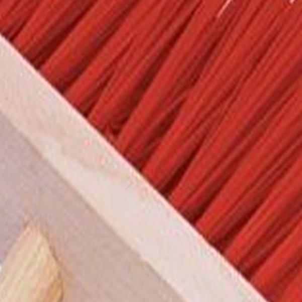https://cdn.warentuin.nl/media/catalog/product/T/H/THEM5140501030001_01_bezem_huismerk_met_steel_7c94.jpg