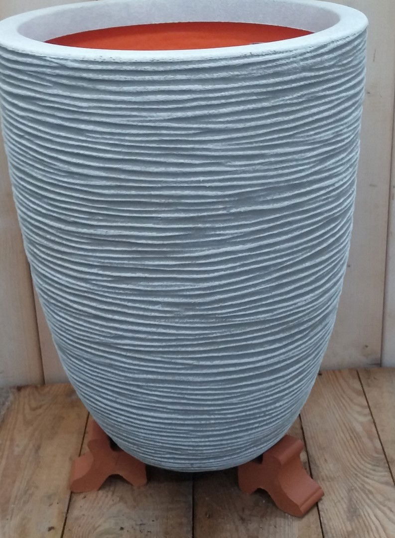 https://cdn.warentuin.nl/media/catalog/product/p/o/potcomponent_potzetter_lichtbruin_3_stuks_voor_een_ronde_pot_1__f7fe.jpg