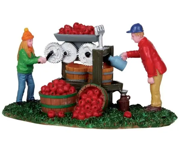 Kerstfiguur Cider pressing with dad LEMAX